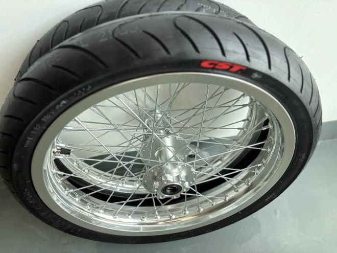 Talaria XXX Supermotos 17 inch
