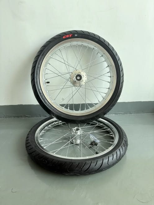 Surron lbx supermotos 17 inch